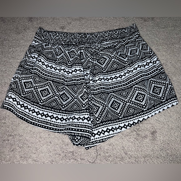 Patterned shorts - Picture 2 of 3